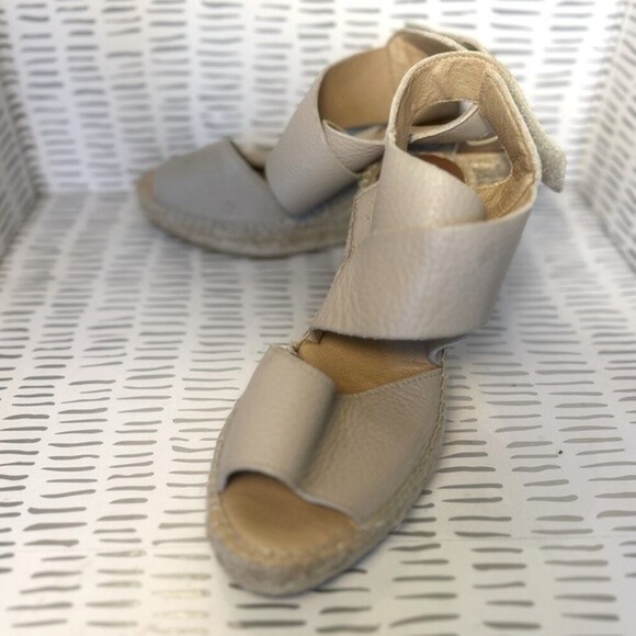 Kanna Stone or Gray Leather Sandal size 7.5 / EU 38 - Picture 1 of 7